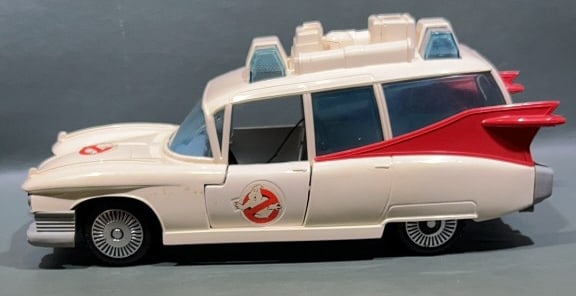 1984 GHOSTBUSTERS ECTO 1 CAR TOY: Toy measures out 6" x 14"