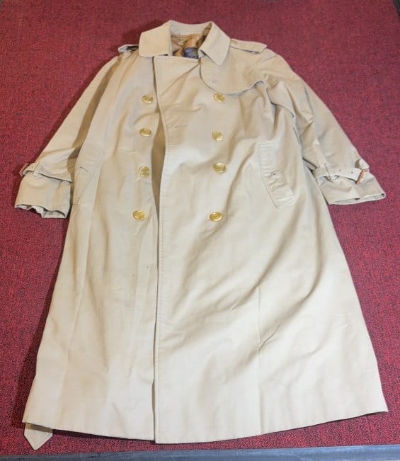 BURBERRY TRENCH COAT WITH REMOVABLE LINER (1 of 6)
