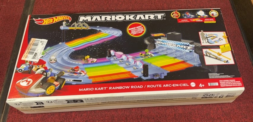 NEW HOT WHEELS MARIO KART RAINBOW ROAD SET (1 of 2)