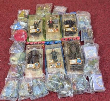 (27) LORD OF THE RINGS ACTION FIGURES & TOYS (1 of 5)