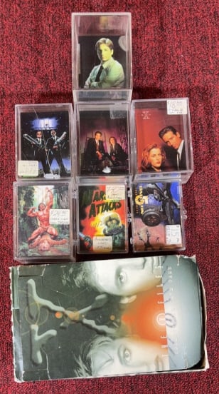 ASSORTMENT OF POP CULTURE RELATED TRADING CARDS (1 of 3)