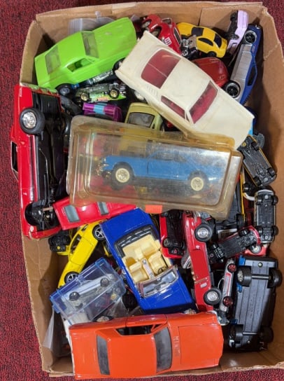 ASSORTMENT OF DIECAST FORD MUSTANG TOY CARS: Largest measures 2 3/4" x 7 1/4".