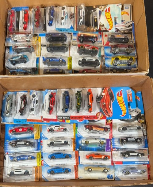 (45) HOT WHEELS FORD MUSTANG DIECAST TOY CARS (1 of 5)