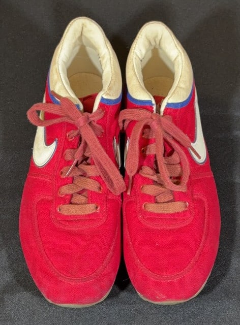 PAIR VINTAGE NIKE 840406 TY RUNNING SNEAKERS (1 of 6)