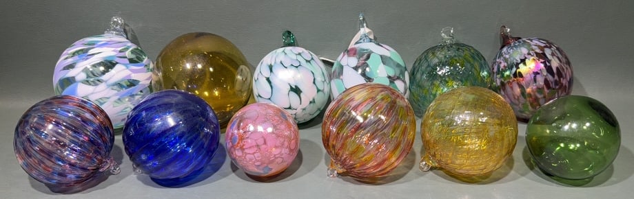 COLLECTION OF ART GLASS BALLS: 4"