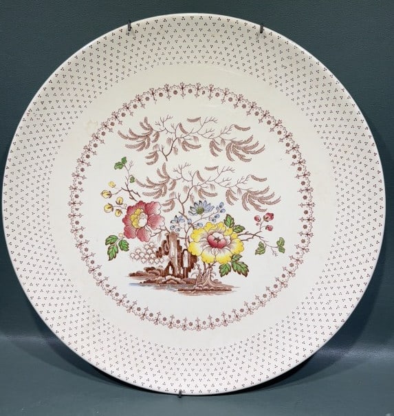 ROYAL DOULTON "GRANTHAM" CHARGER (1 of 4)