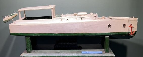 VINTAGE BOAT MODEL: 22" X 9"