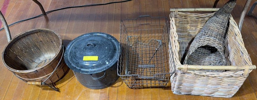 WOODEN BASKET, STEAMER POT & METAL BASKET: 21" X 13"