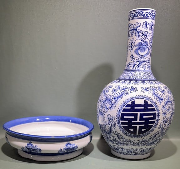 BLUE & WHITE ORIENTAL VASE & BOWL (1 of 6)