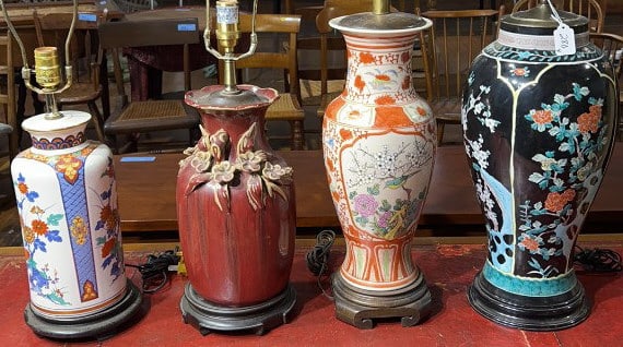 4 ORIENTAL STYLE TABLE LAMPS (1 of 9)