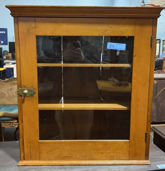 COUNTRY PINE 1 DOOR DISPLAY CABINET: WITH DOVE TAILED CASE ~ 25 1/2" X 30" X 11"