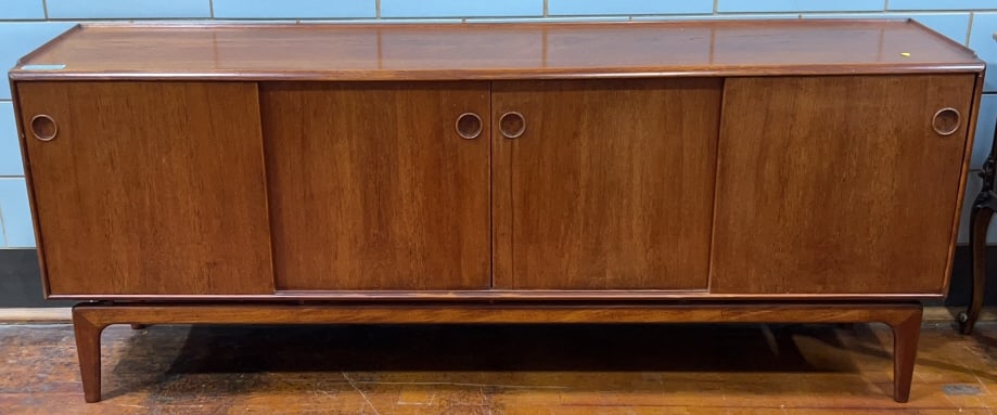 MID CENTURY MODERN TEAK CREDENZA/ SIDEBOARD (1 of 9)