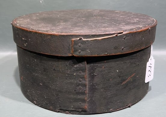 ANTIQUE GREEN PAINT DECORATED PANTRY BOX: 10" X 5"