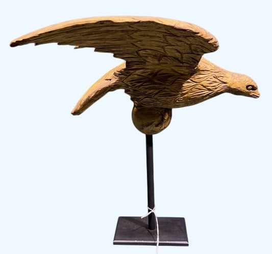 ANTIQUE CARVED PAINT DECORATED FLYING EAGLE (1 of 9)
