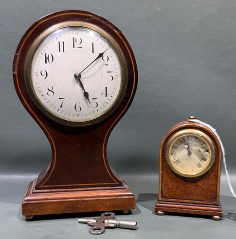 INLAID MAHOGANY MANTLE CLOCK & FAUX LEATHER (1 of 7)