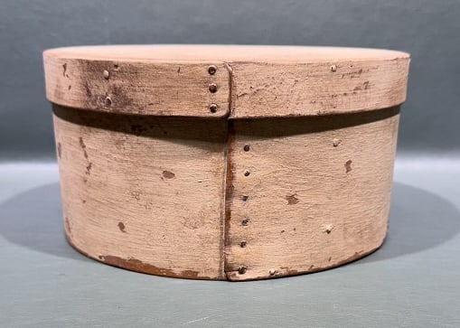 ANTIQUE PAINT DECORATED PANTRY BOX: 10" X 5"