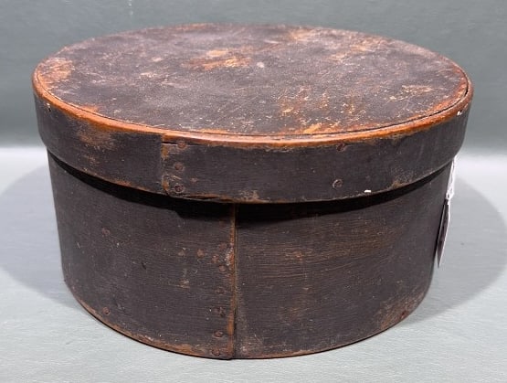 ANTIQUE PAINT DECORATED PANTRY BOX: 10" X 5"