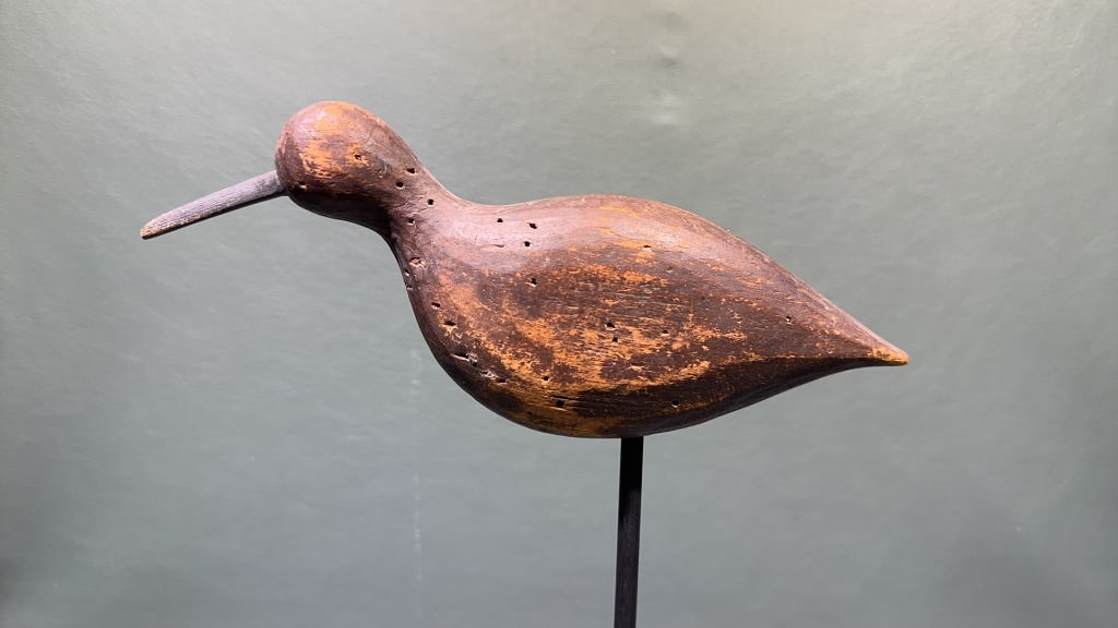 ANTIQUE CARVED WOODEN SHORE BIRD DECOY (1 of 4)