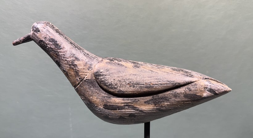 ANTIQUE CARVED WOODEN SHORE BIRD DECOY (1 of 5)