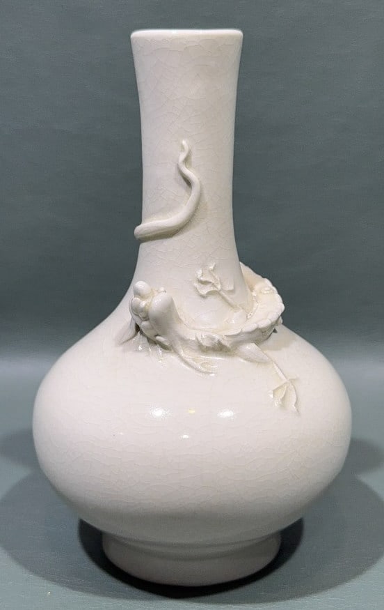 CHINESE DRAGON VASE WHITE CRAQUELURE GLASS (1 of 5)