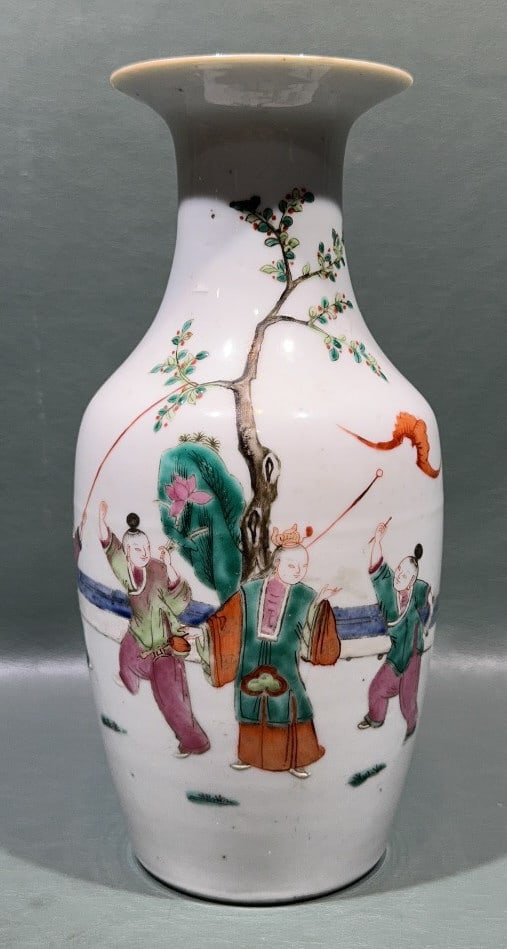 ANTIQUE CHINESE PORCELAIN VASE (1 of 7)