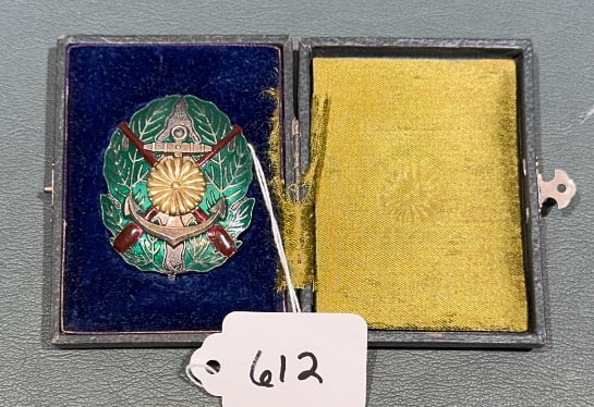 IMPERIAL JAPANESE NAVY GUNNERY PROFICIENCY BADGE: ENAMEL ON SILVER IN ORIGINAL FITTED CASE BADGE MEASURES 2" X 1-1/2"