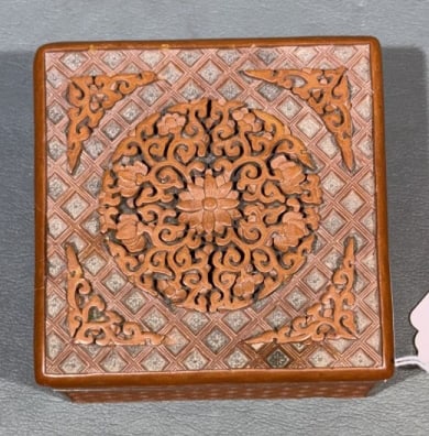 ANTIQUE CHINESE CINNABAR BOX (1 of 5)