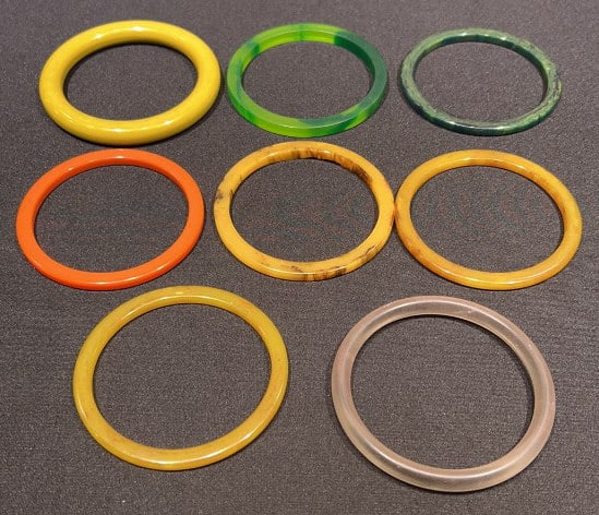 COLLECTION OF VINTAGE BAKELITE BANGLES: ~