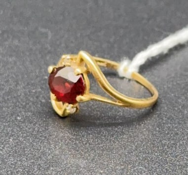10KT SMALL LADIES RING: 1 GRAM