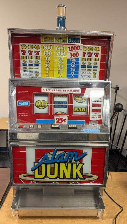 SLAM DUNK SLOT MACHINE: CURRENTLY LIGHTING UP BUT CAN NOT GET TO RUN