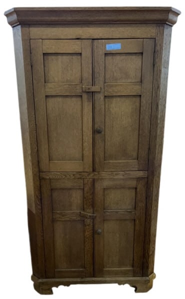 OAK BLIND DOOR CORNER CUPBOARD (1 of 3)