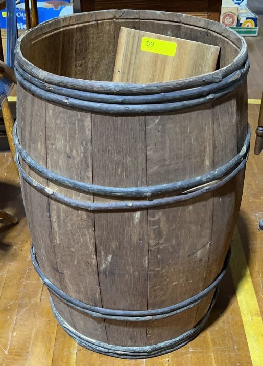 ANTIQUE WOODEN BARREL / KEG (1 of 3)