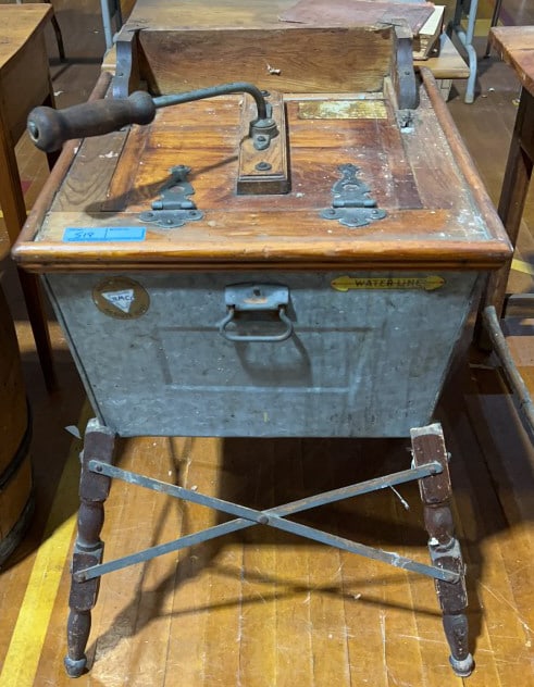 "THE WONDER WASHER" BY VICTOR MFG. CO (1 of 6)