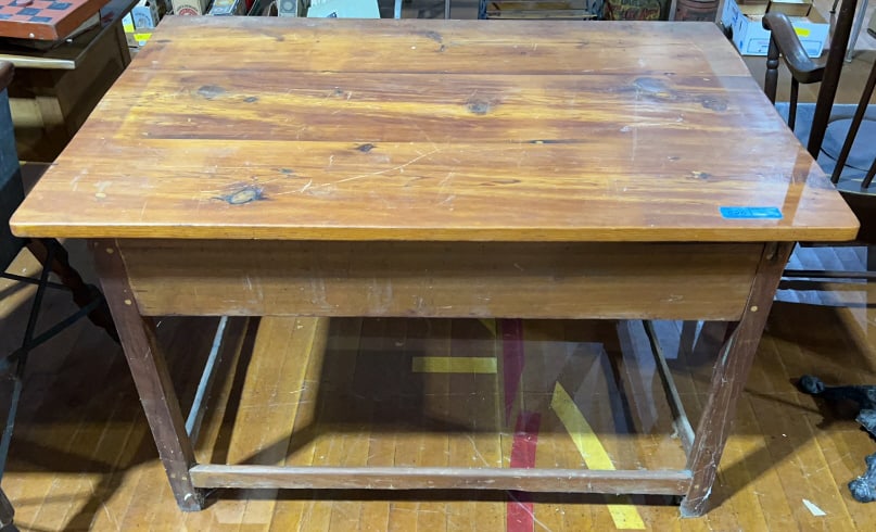 PINE STRECHER BASE COUNTRY WORK TABLE (1 of 3)