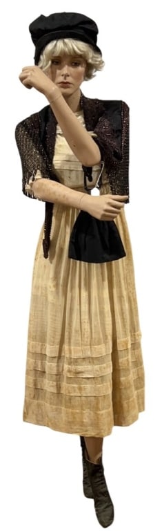 VINTAGE STORE MANNEQUIN W/CLOTHES & ACCESSORIES (1 of 5)