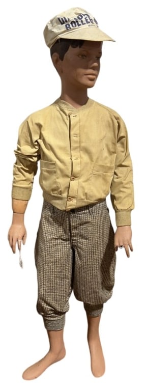VINTAGE STORE MANNEQUIN OF A SMALL BOY (1 of 4)