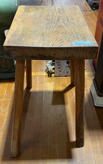 ANTIQUE OAK COUNTRY BISCUIT BLOCK: 30" X 19" X 29"