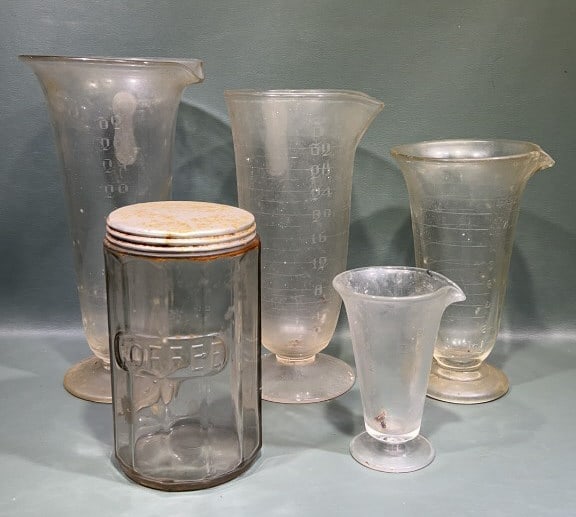 APOTHECARY / STORE BEAKERS LOT: LARGEST IS 11 1/2" TALL