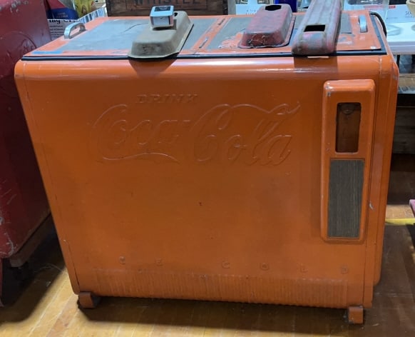 VINTAGE COCA-COLA COOLER (1 of 4)