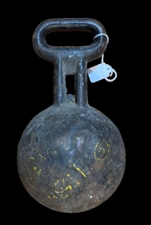 ANTIQUE CAST IRON LEG SHACKLE WEIGHT (1 of 2)