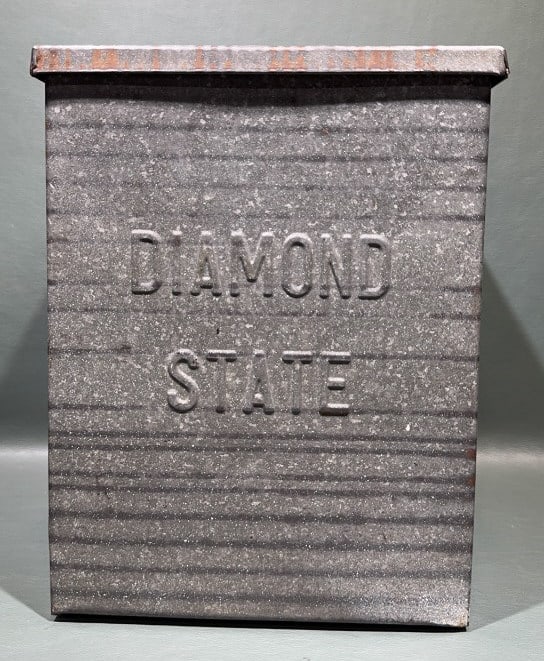 VINTAGE DIAMOND STATE MILK BOX (1 of 5)