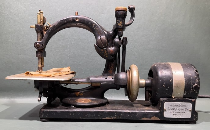 WILLCOX & GIBBS CHAINSTITCH SEWING MACHINE (1 of 4)