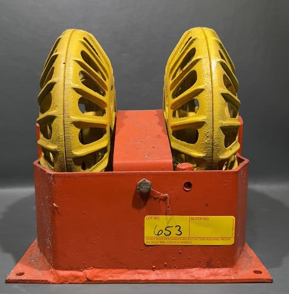 CAST IRON 2 WHEEL HOG OILER: 10" X 11" X 10"