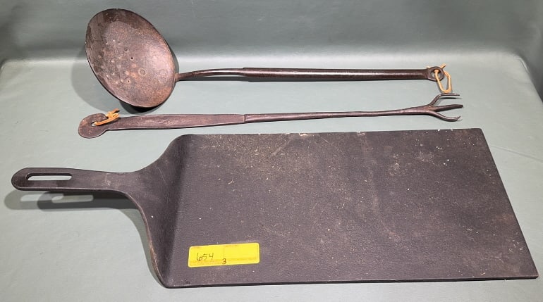 IRON GRIDDLE, FORK & LADLE: GRIDDLE 25" X 9-3/4"