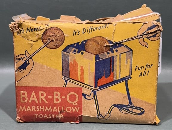 BAR-B-Q MARSHMALLOW TOASTER IN BOX: 5-1/2" X 4" X 3-1/2"