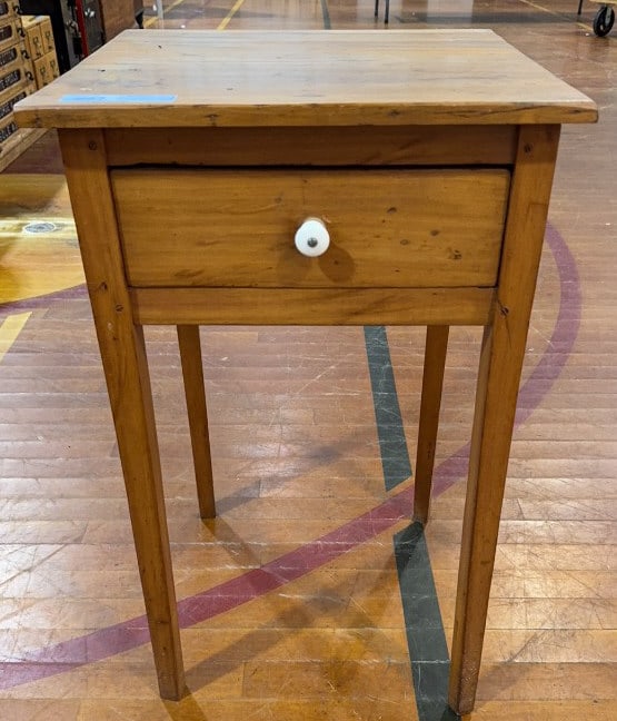 HANDMADE 1 DRAWER STAND (1 of 3)