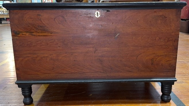 ANTIQUE COUNTRY DOVETAILED BLANKET CHEST: 37-3/4" WIDE X 23" TALL X 20"