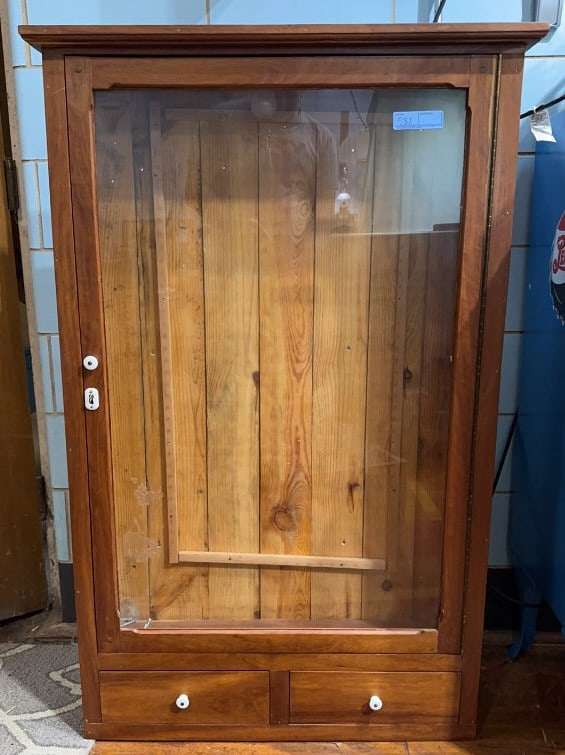 CHERRY ONE DOOR STORE DISPLAY CASE (1 of 4)