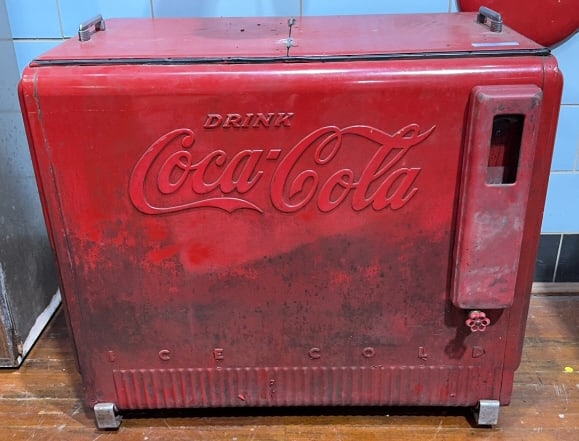 VINTAGE COCA-COLA COOLER (1 of 5)