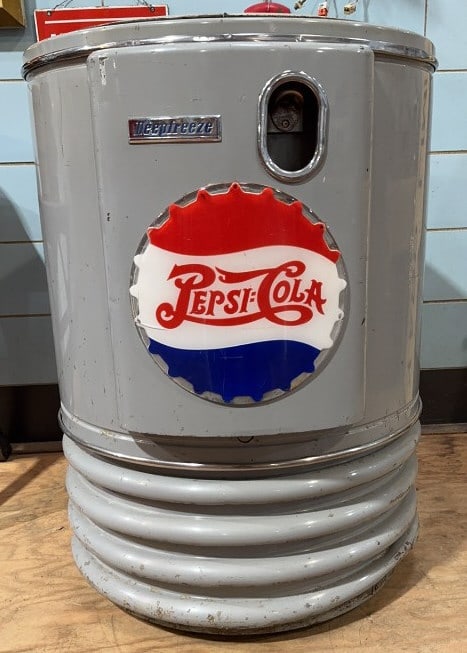 DEEP FREEZE ROUND PEPSI COLA BOTTLE MACHINE (1 of 6)